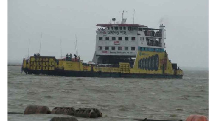 ডুবোচরে আটকে পড়া ফেরি ৬ ঘণ্টা পর উদ্ধার