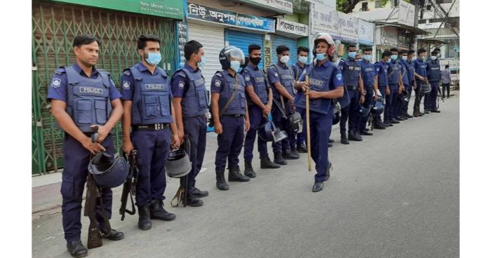 ব্রাহ্মণবাড়িয়ায় আনন্দমিছিলে চলে এলো পুলিশ.