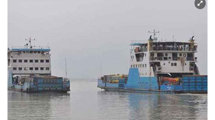 ৩ ঘন্টা পর দৌলতদিয়া-পাটুরিয়া রুটে ফেরি চলাচল শুরু