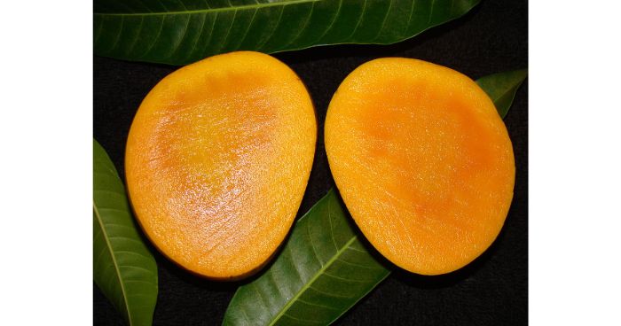 অতিরিক্ত আম খাওয়ার ক্ষতিকর দিকগুলো