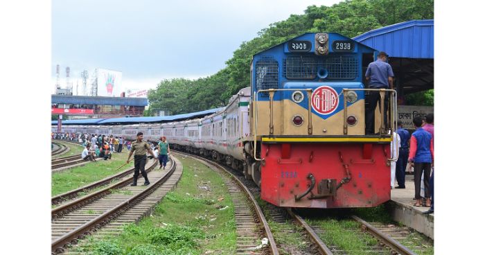 আপাতত ট্রেনের ভাড়া বাড়ানোর কোন পরিকল্পনা নেই: রেলমন্ত্রী