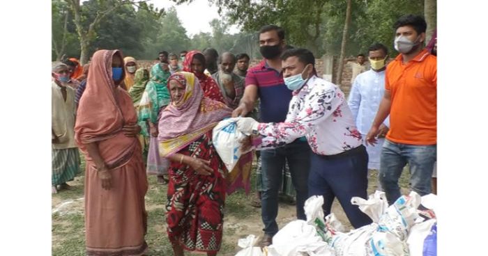 কোরোনায় জামালপুরে অসহায় মানুষের মাঝে ত্রাণ বিতরণ