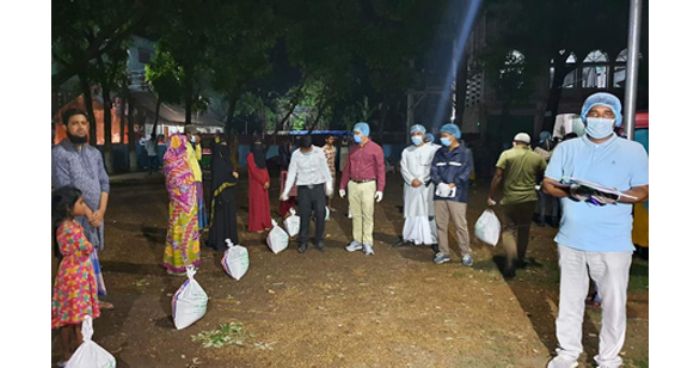 ৩৩৩ নম্বরে কল করে খাবার পেলেন ৫০পরিবার,পৌঁছে দিলেন ইউএনও