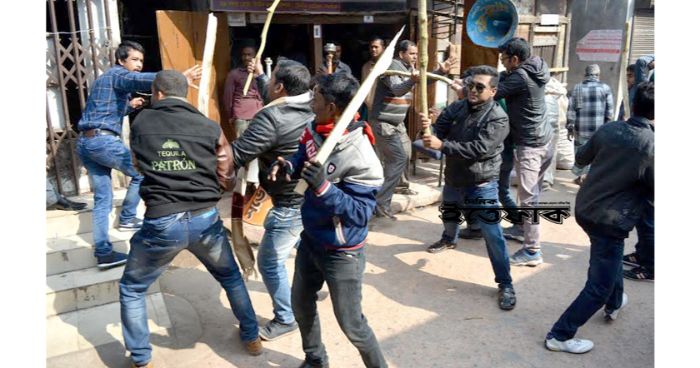 ছাত্রলীগ-যুবলীগের সাথে বস্তিবাসীর সংঘর্ষ, আহত ১০