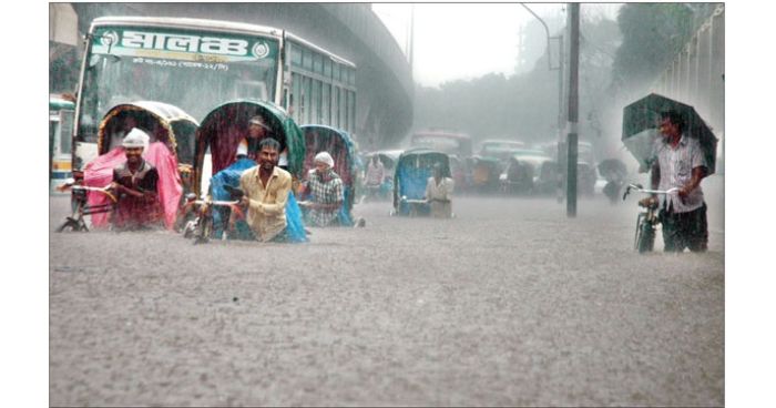 টানা বর্ষণে জনজীবন বিপাকে