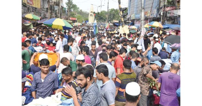 ছুটির দিনে জমে উঠেছে ঈদের কেনাকাটা