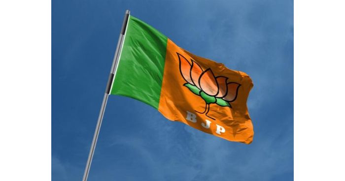 ক্ষমা চাইতে মাইক ব্যবহার করছেন বিজেপি কর্মীরা