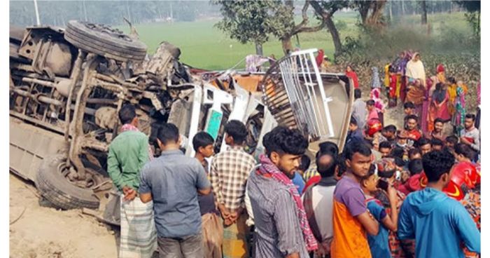 বরগুনায় ট্রলির ধাক্কায় অটোরিকশাযাত্রী ১জন নিহত
