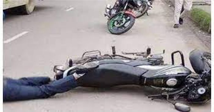 নোয়াখালী কুকুরের সঙ্গে ধাক্কা লেগে মোটরসাইকেলে এক  যুবকের মৃত্যু
