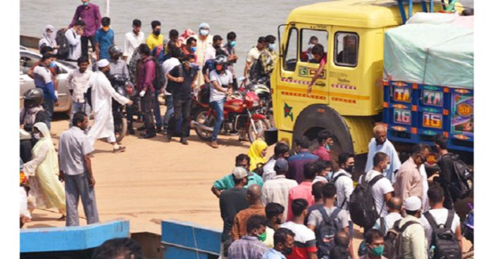 শিমুলিয়া ঘাটে ঈদে ঘরমুখো মানুষের ঢল