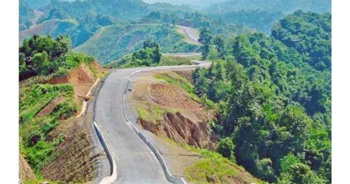 ঝুঁকিপূর্ণ পাহাড়ের বাঁকে বাড়ছে দুর্ঘটনা