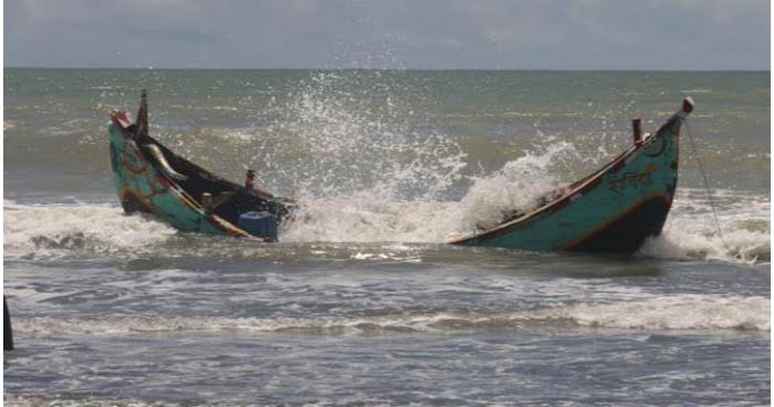 ফরিদপুরে পদ্মা নদীতে ট্রলার ডুবি