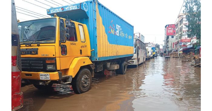 মহাসড়ক নয় যেন মরণফাঁদ