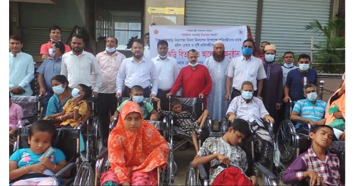 ঝিনাইদহে প্রতিবন্ধীদের মাঝে হুইল চেয়ার বিতরণ