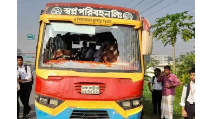৩ জন আটক ধামরাইয়ে মহাসড়কে বাস ভাঙচুর