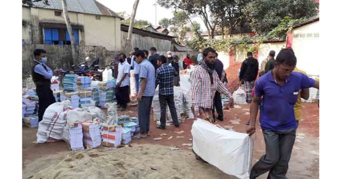 পাকুন্দিয়াগুদামের অভাবে নতুন বই নিয়ে বিপাকে উপজেলা শিক্ষা বিভাগ