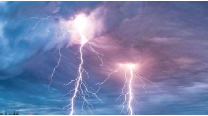 ময়মনসিংহে বজ্রপাতে টাওয়ার ও গ্যাস লাইনে আগুন
