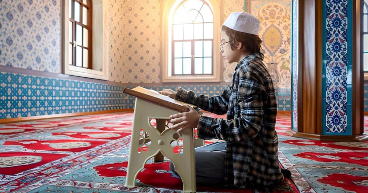 কোরআন তেলাওয়াত জোরে নাকি আস্তে
