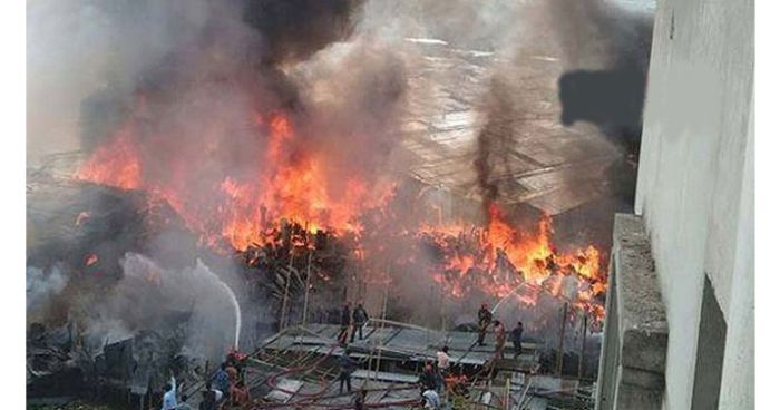 গাজীপুরের টঙ্গী মাজার বস্তিতে ভয়াবহ আগুন