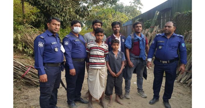 পাহাড়ে পথ হারিয়ে ৯৯৯-এ ফোন, রক্ষা পেলেন ৫ দর্শনার্থী