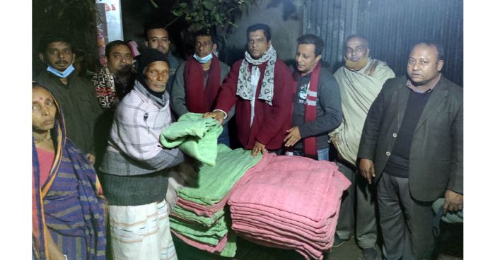 কম্বল পেল অদ্বৈত মল্লবর্মণের মালোপাড়ার হতদরিদ্র ৫০ পরিবার