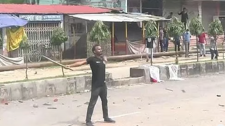 পলাতক ২৪ আসামিকে আত্মসমর্পণের নির্দেশ