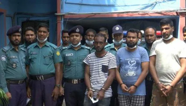 আইনশৃঙ্খলা বাহিনীর পরিচয়ে ব্যাংক গ্রাহকদের টাকা লুট