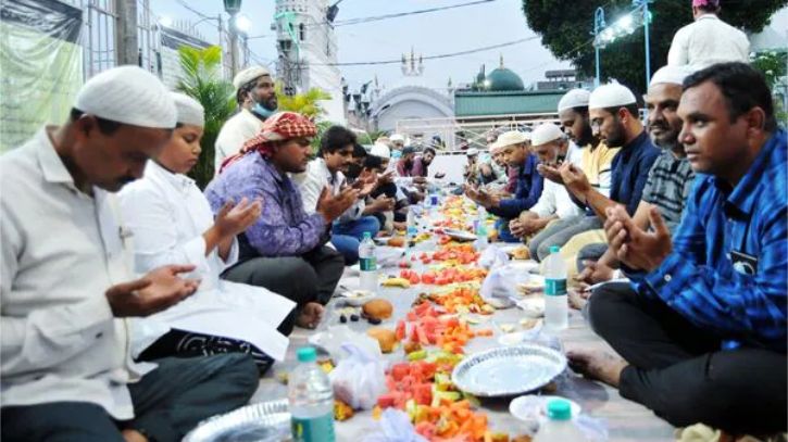 পাবনায় ইফতারি খেয়ে ৯ বিচারকসহ ৩০ জন অসুস্থ, গ্রেপ্তার ৩