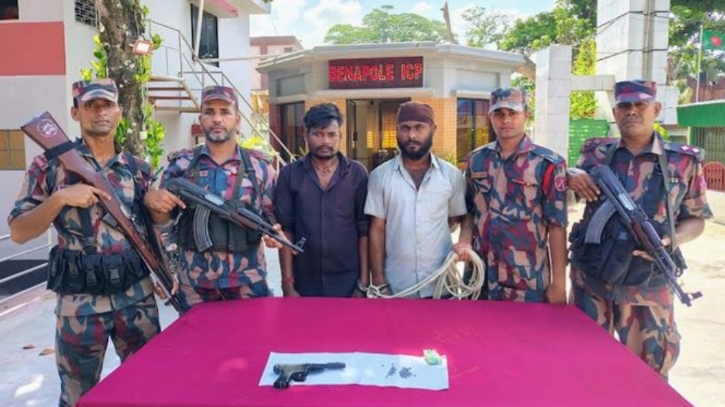 বেনাপোল আইসিপিতে ১টি পিস্তল ও ৯৩ রাউন্ড গুলিসহ ২ ভারতীয় নাগরিক আট