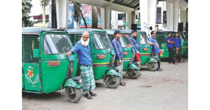 গণপরিবহন বন্ধ হওয়ায়  সিএনজি-বাইক-রিকশা ভাড়া তিন-চার গুন বেড়েছে