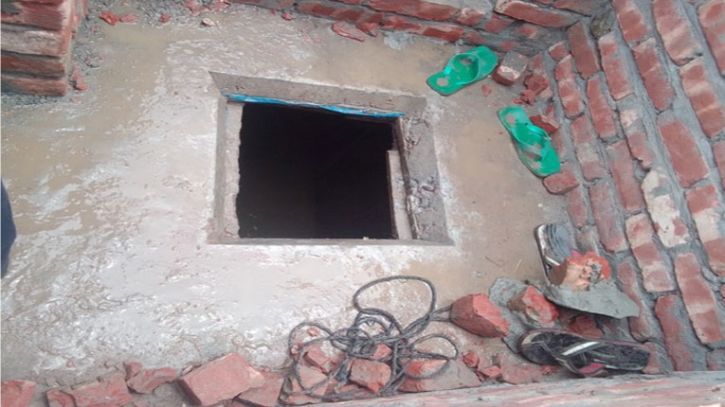 সেপটিক ট্যাংকে নেমে প্রাণ গেল দুই যুবকের