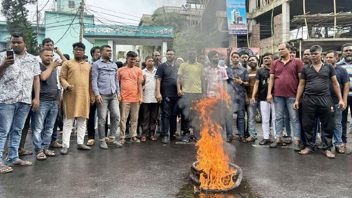খুলনায় কেএমপি কমিশনারের অপসারণ দাবিতে বিভক্ত আন্দোলন