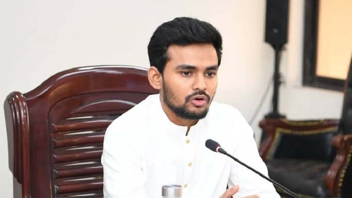 ভোরে হাঁসের মাংস খেতে নীলা মার্কেটে যান উপদেষ্টা আসিফ