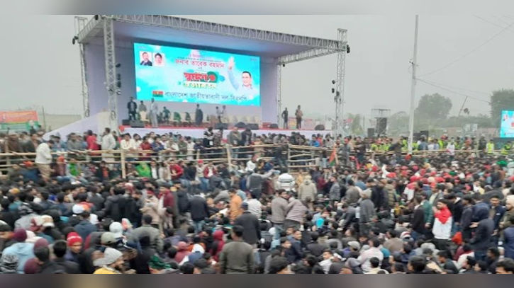 ৩০০ ফিট সড়ক যেন জনসমুদ্র