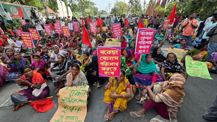 শ্রমিক ছাঁটাই বন্ধ ও বকেয়া পরিশোধসহ ১০ দফা দাবিতে শ্রমিক সমাবেশ