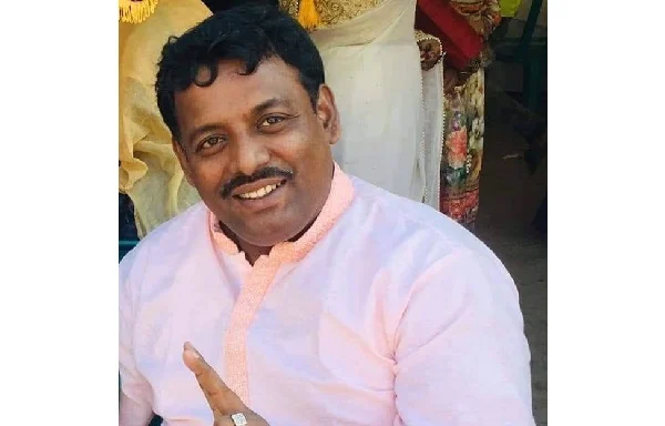  শিক্ষক পদে চাকরি পাইয়ে দেয়ার কথা বলে হাতিয়ে নিয়েছেন কোটি  টাকা