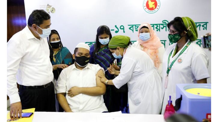 স্বাস্থ্যমন্ত্রী :এক বছরে ২০ কোটি ডোজ টিকা দেওয়া হয়েছে
