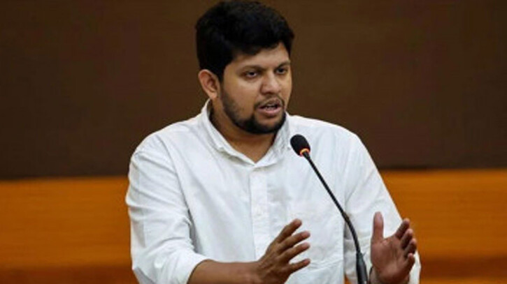 নতুন দলের মহারথী` মন্তব্যে বিতর্ক, বক্তব্য বদলালেন