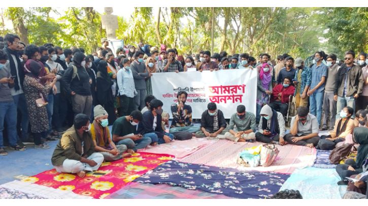শাবিপ্রবিতে ভিসির পদত্যাগ দাবিতে অনড় শিক্ষার্থীরা