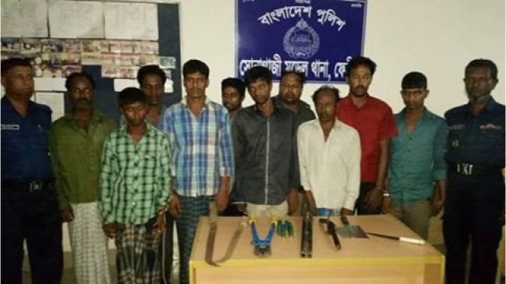 ডাকাতির প্রস্তুতিকালে অস্ত্রসহ আটক ৮