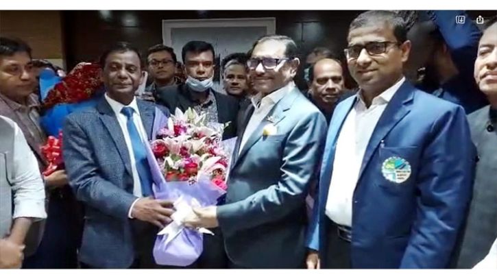 স্বাস্থ্য পরীক্ষা শেষে দেশে ফিরেছেন সেতুমন্ত্রী