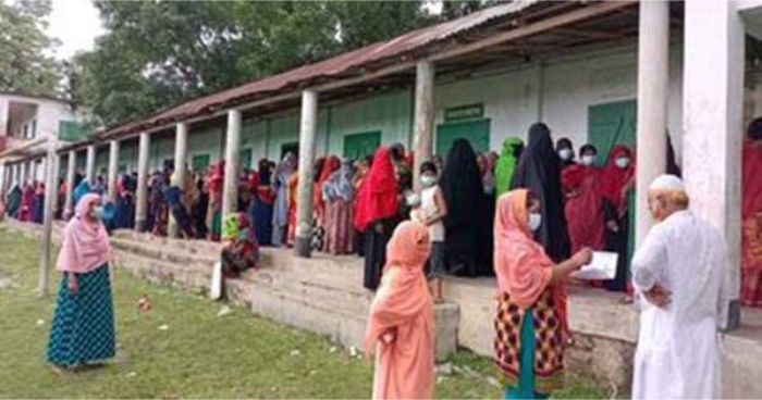 গাজীপুরের কাপাসিয়ার ১১ ইউনিয়নে উৎসবমুখর ভোট শুরু