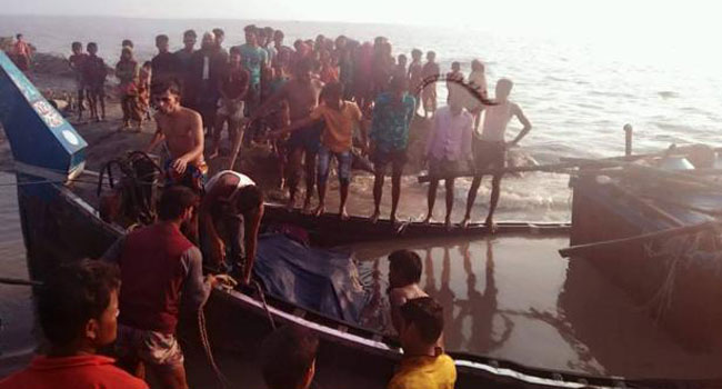 মেঘনায় বরযাত্রীবাহী ট্রলারডুবি, নববধূসহ ৭ জনের লাশ উদ্ধার