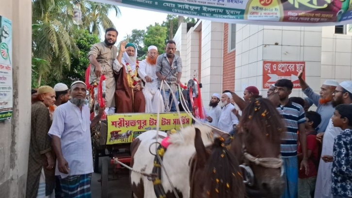 ২৫ বছরের ইমামকে ঘোড়ার গাড়িতে করে বিদায় জানালেন মুসল্লিরা