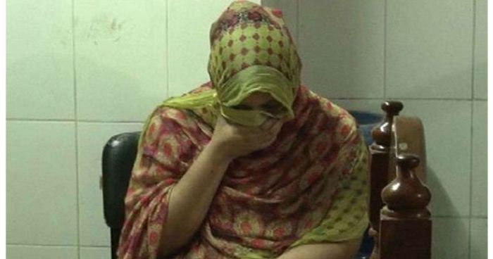 রাস্তা থেকে মাইক্রোতে তুলে কিশোরীকে গণধর্ষণ