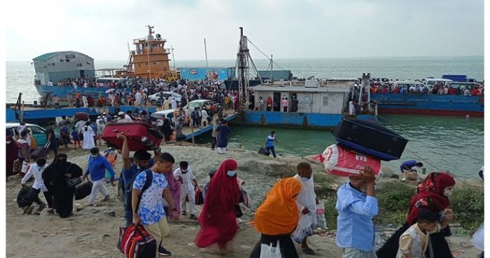 ঈদের ১ সপ্তাহ পরেও শিমুলিয়া ঘাটে যাত্রীর চাপ