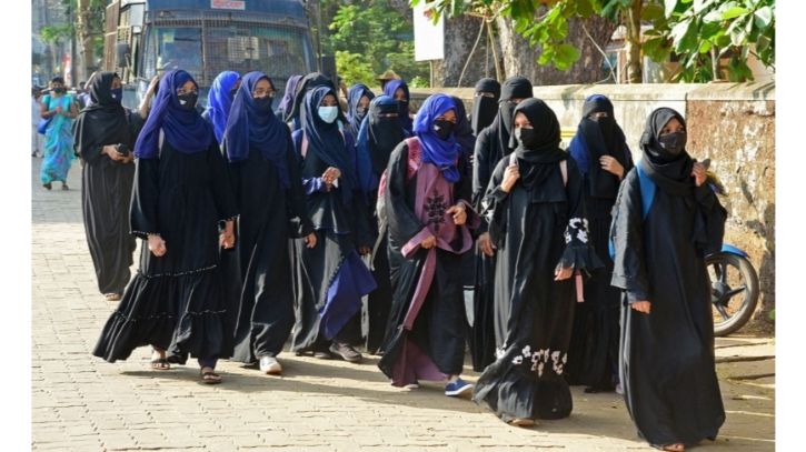হিজাব ইস্যুতে পুনরায় উত্তপ্ত কর্নাটক