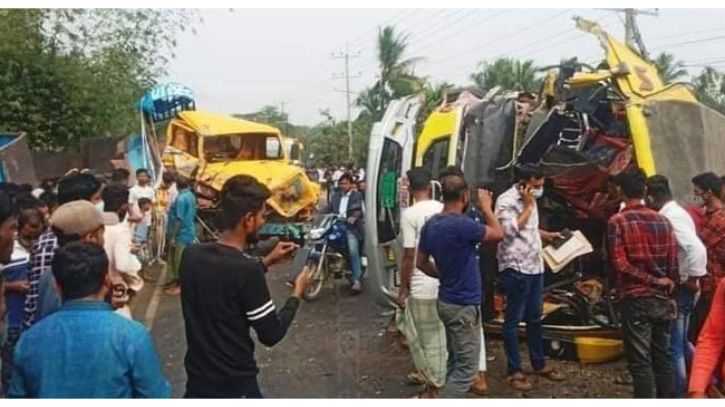 ভারতের কর্ণাটকে বাস দুর্ঘটনায়  নিহত ৪,আহত ২০