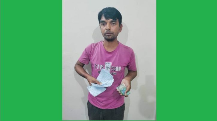 রেলস্টেশন থেকে ট্রেনের ১৪ টিকিটসহ কালোবাজারি গ্রেফতার
