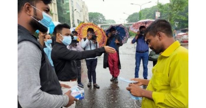 করোনার টিকা না নিয়ে রাস্তায় বের হলেই সাজার বিধান!